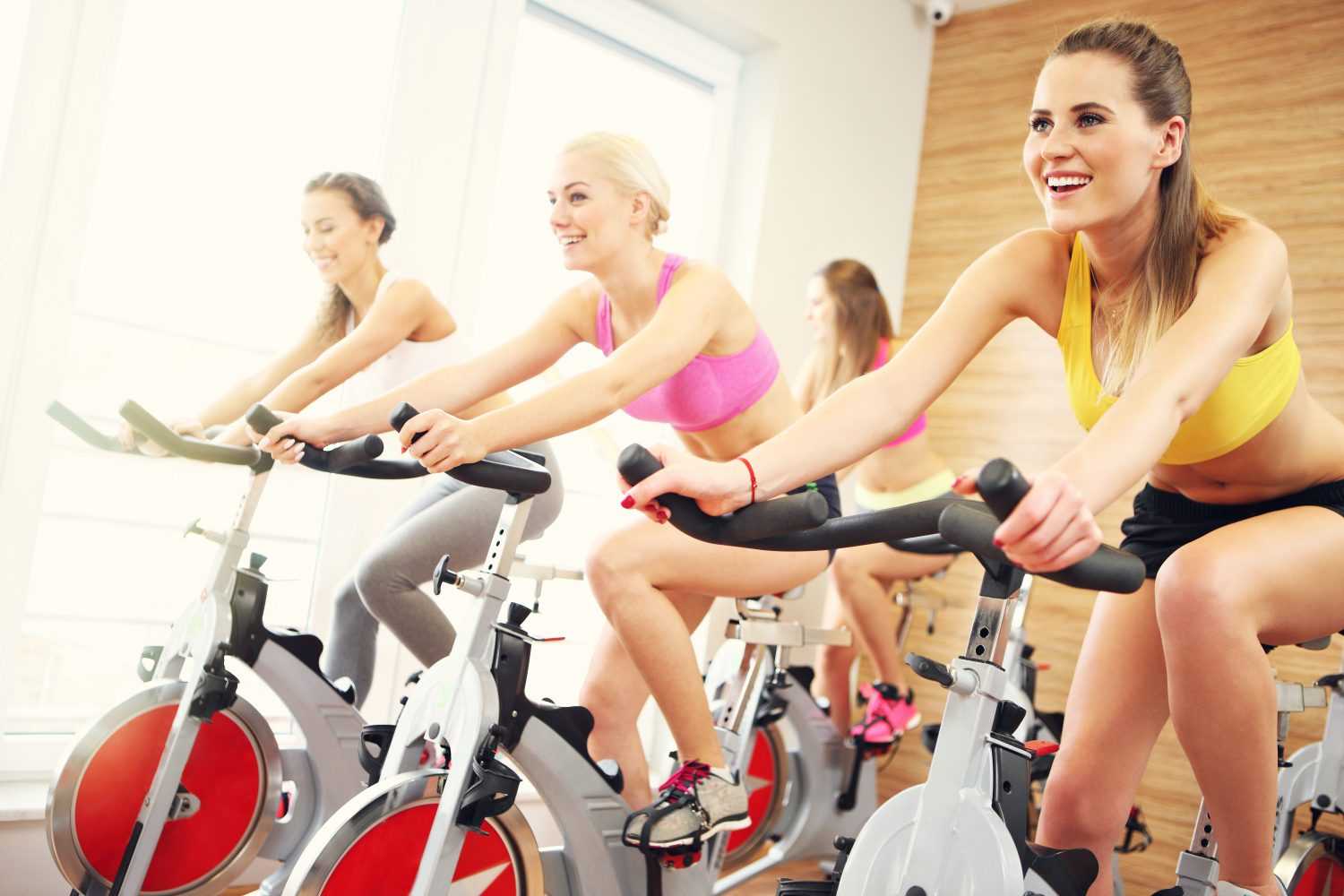 Сайкл-тренировка для похудения - мышцы качаются на велотренажере, польза и противопоказания