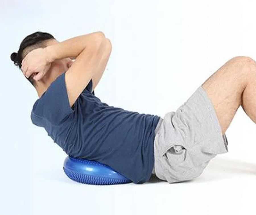 Балансировочная подушка - для чего нужна, 8 упражнений с диском