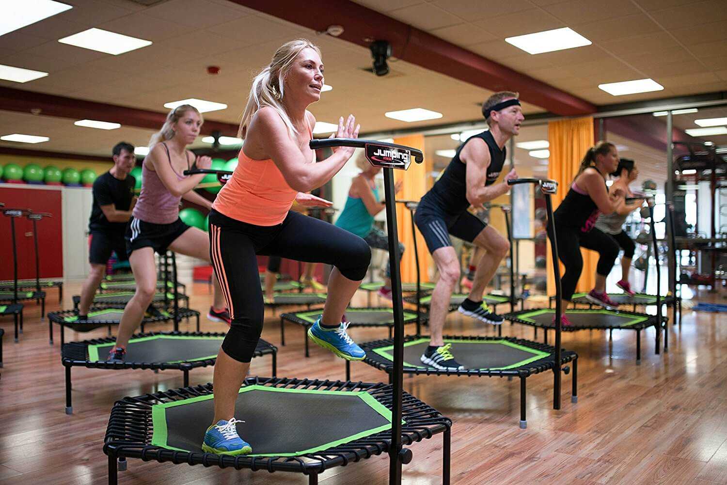 Джампинг фитнес на батутах: тренировка для похудения, противопоказания