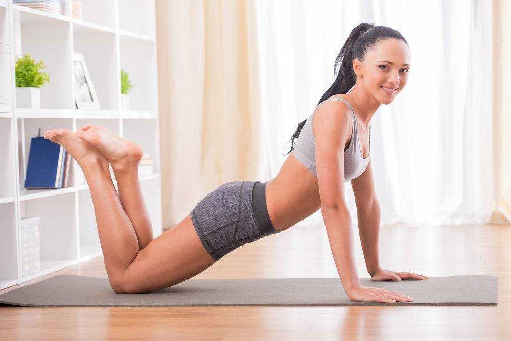 Утренняя зарядка для женщин за 50 — простой и действенный комплекс упражнений с фото