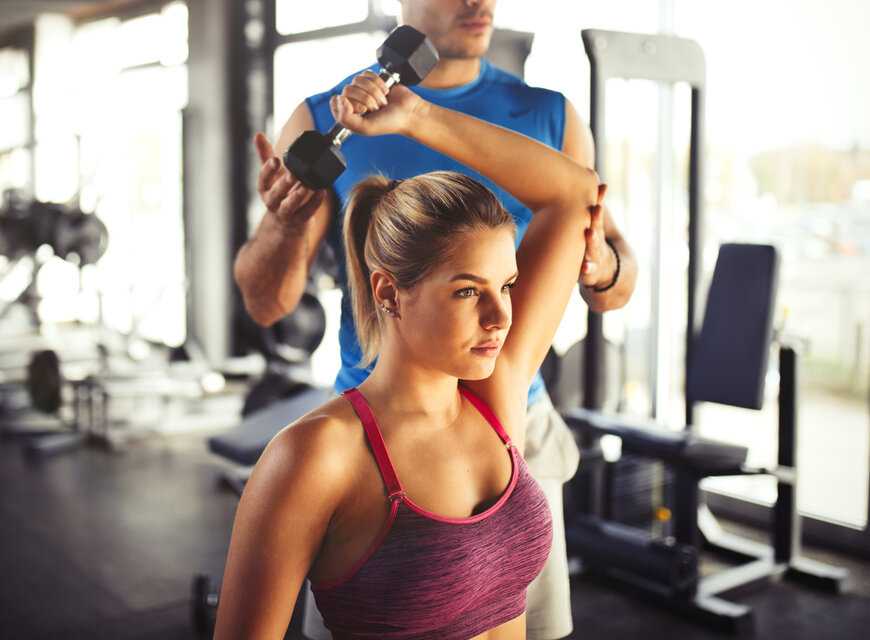 Как девушке стать фитнес-тренером с нуля без образования: советы и рекомендации