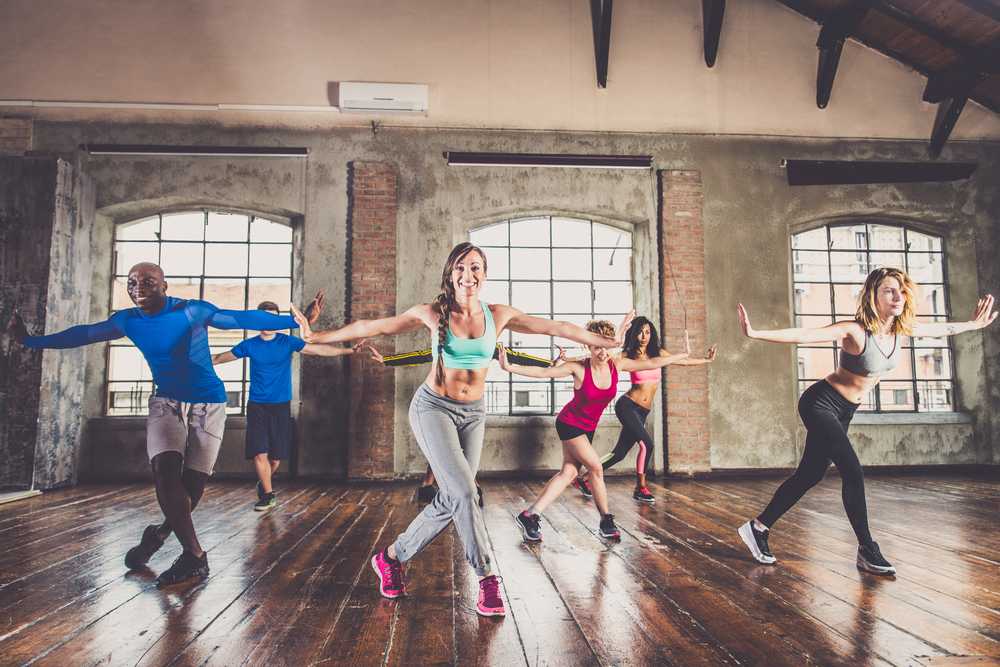 Уроки танцев для начинающих: бесплатные видео для занятий дома девушкам - все курсы онлайн