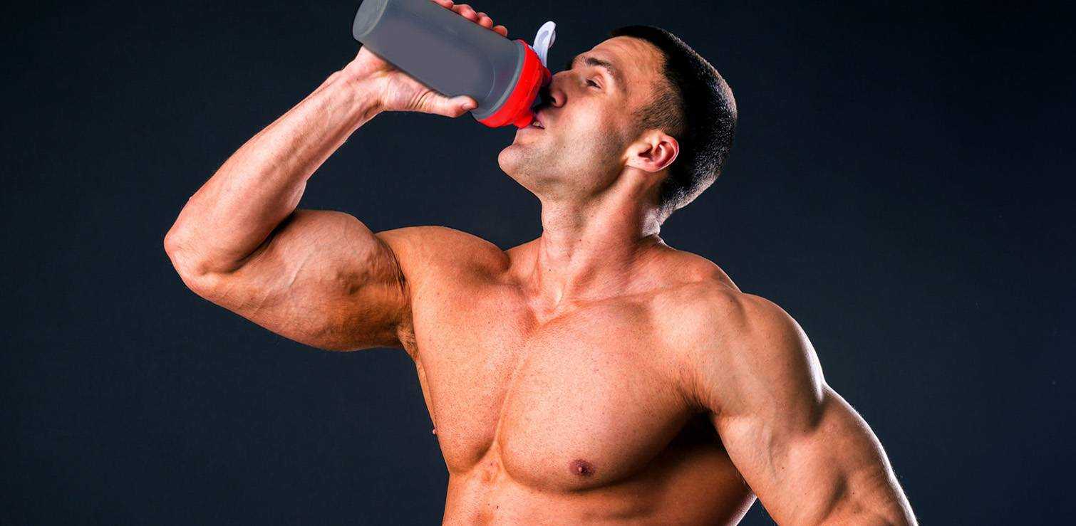 Спортивные добавки. Спортивные добавки для мужчин. Качок с протеином. Протеин бодибилдинг. Протеиновый коктейль для спортсменов.