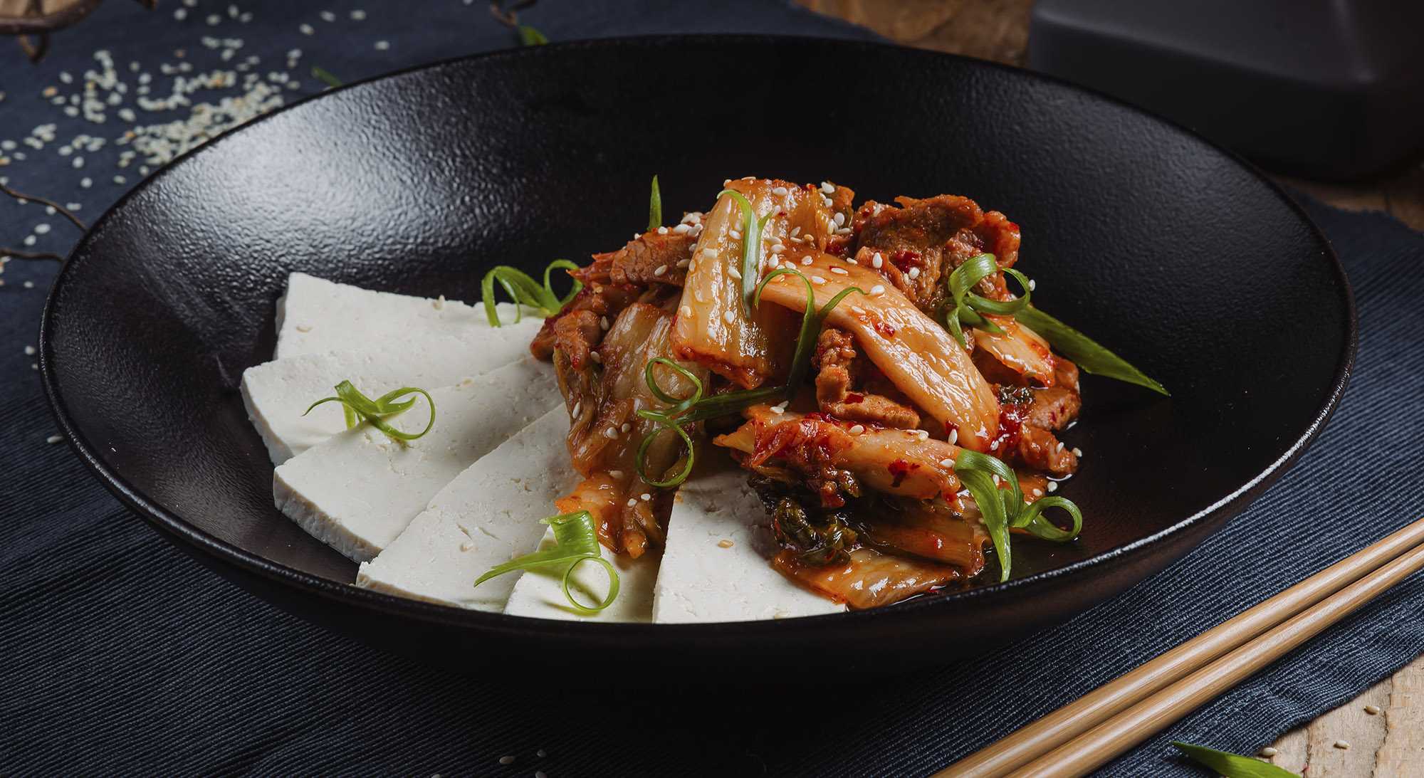 Kimchi загородный. Кореана кимчи. Кимчи поккым паб. Кимчи ресторан корейской кухни.