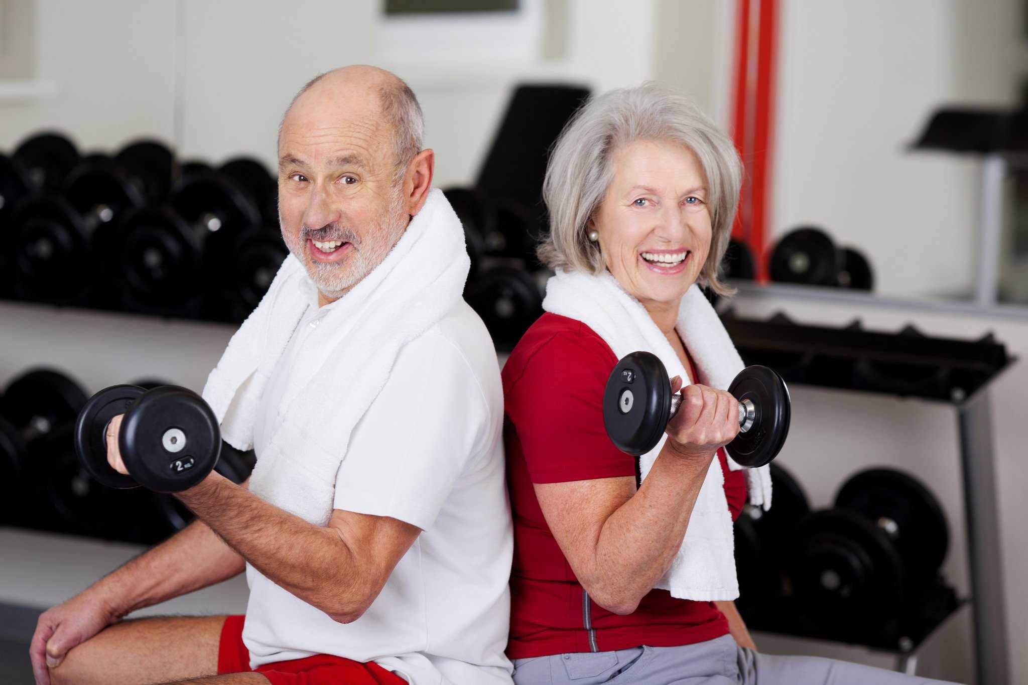 Цель тренинга для 60-летнего человека с гантелями Гантельная гимнастика в 60 лет Пример комплекса упражнений с гантелями после 60 лет